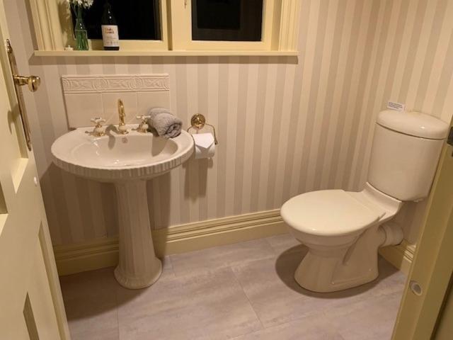 Pin Oaks Luxury Bed & Breakfast Palmerston North Esterno foto